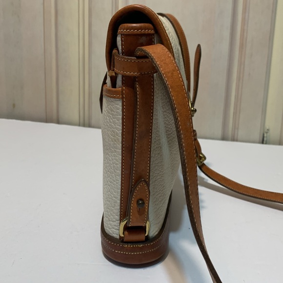 Vintage Dooney & Bourke Crossbody / Shoulder White Flap Fold Over Bag - Picture 7 of 16